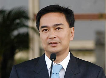 นายอภิสิทธิ์ เวชชาชีวะ นายกรัฐมนตรี 