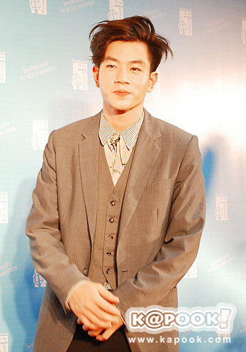 โทนี่ รากแก่น