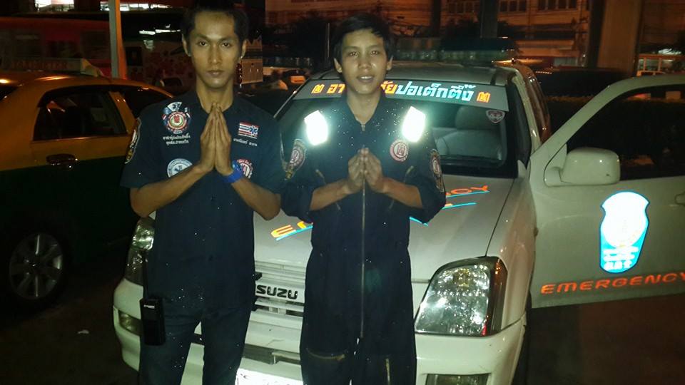 กู้ภัยแบกศพ