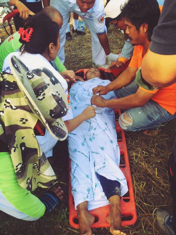 นักกีฬาหญิงร่อนพารามอเตอร์ติดเสาไฟฟ้าแรงสูง-ถูกช็อต กู้ภัยช่วยระทึก