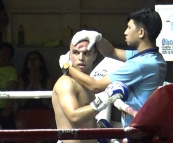  นักมวยไทย