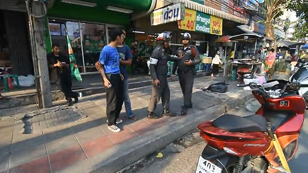 ตำรวจล็อกล้อ