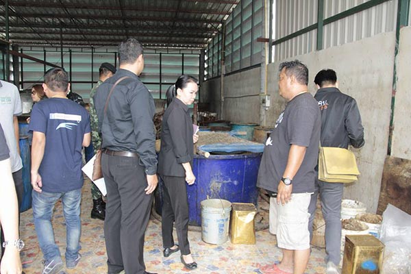 บุกทลายโรงต้มปลาร้า