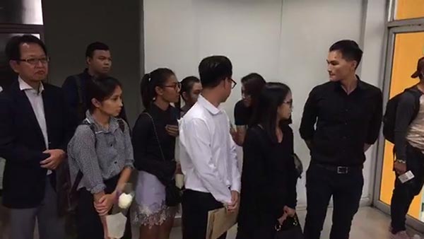 สาวตกรางแอร์พอร์ตลิงก์