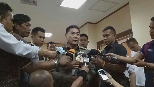 อัยการกร่าง