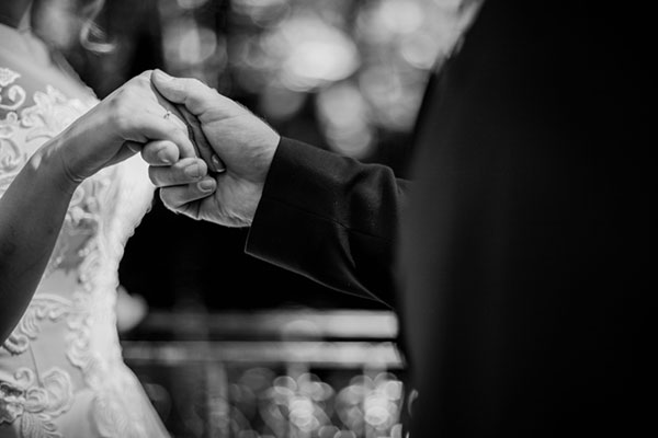 ยิงปืนฉลองงานแต่ง