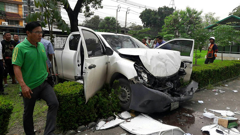 รถตกตึก