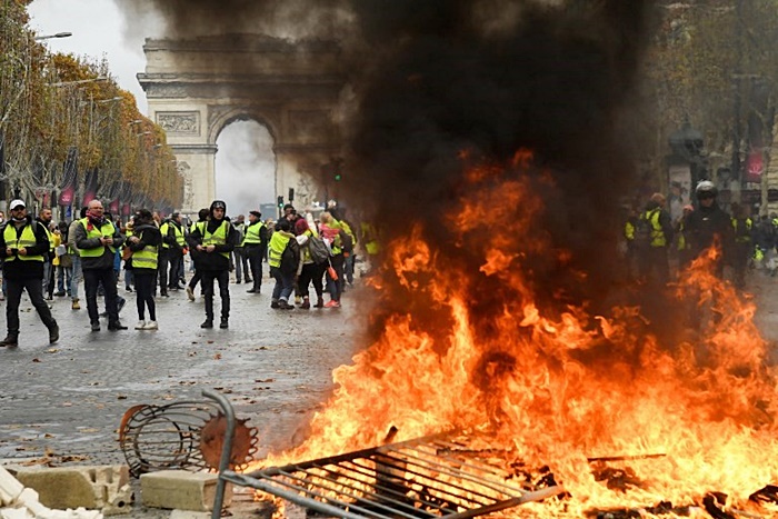 ประท้วง