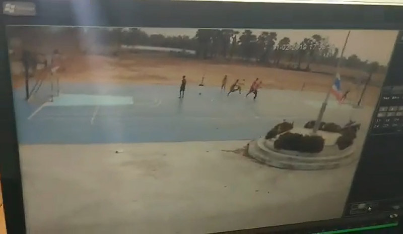 ไล่ยิงเด็กในสนามเด็กเล่น