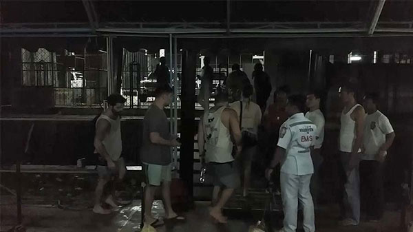 เรือบรรทุกนักเที่ยวล่มกลางแม่กลอง