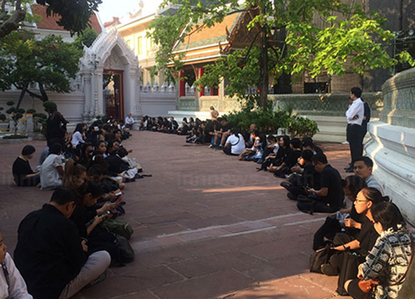 ประชาชนหลั่งไหล เฝ้ารอถวายสักการะสมเด็จพระสังฆราช