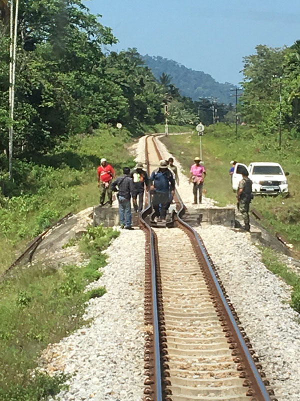 รางรถไฟสถานีลาโล๊ะ