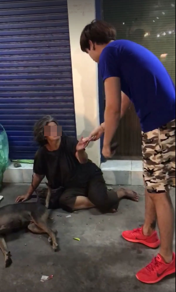 ดราม่าหนุ่มให้เงินคนจรจัด