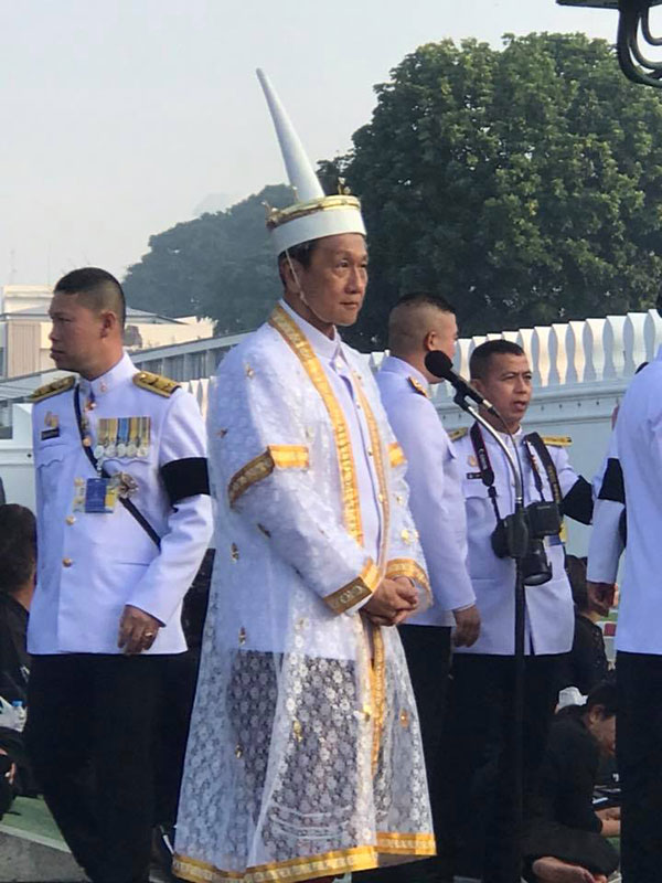 นพ.ประสิทธิ์ ผู้ประคองพระบรมโกศ