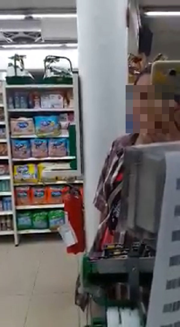 พนักงานด่าลูกค้า