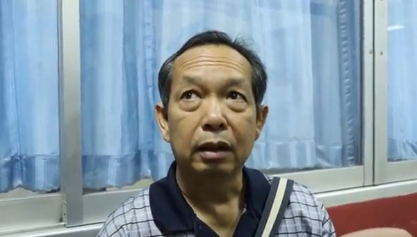 ทุบกระจกรถ