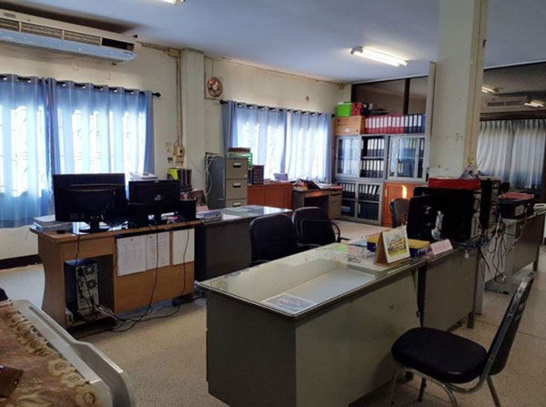 แฉภาพข้าราชการหนีกลับบ้านเกลี้ยงตอนบ่ายสอง