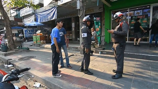 ตำรวจล็อกล้อ