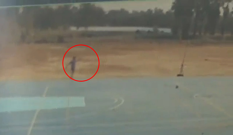 ไล่ยิงเด็กในสนามเด็กเล่น