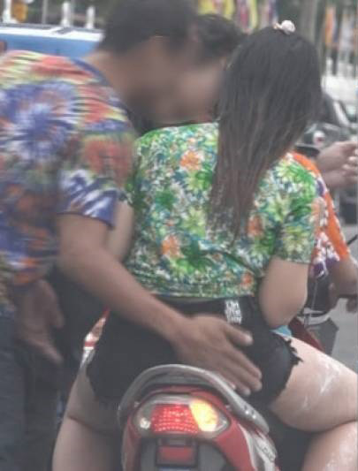 ลวนลามผู้หญิง