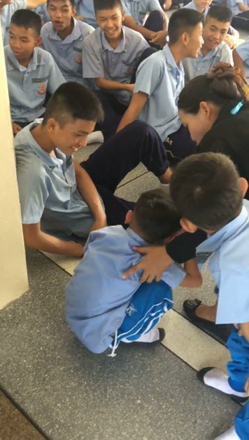 น้องหนุนตักพี่