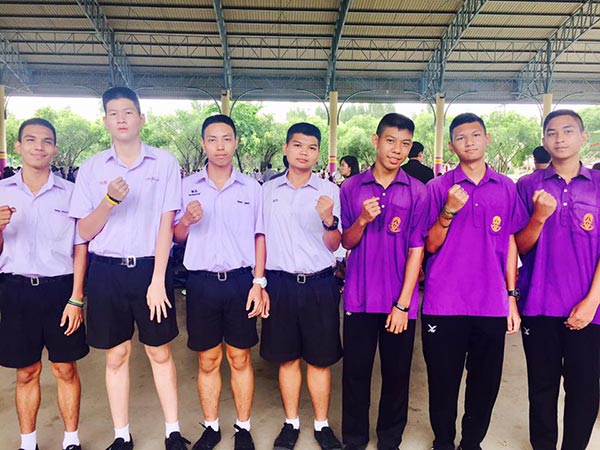 รด.ช่วยคนเป็นลมที่รางรถไฟ