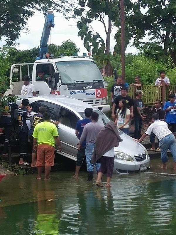 รถตกบ่อน้ำวัดแจ้ง จ.ปราจีนบุรี