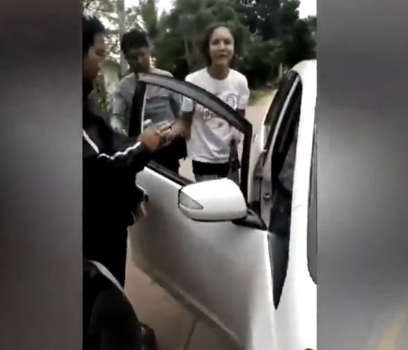 กะเทยขโมยของฝรั่ง