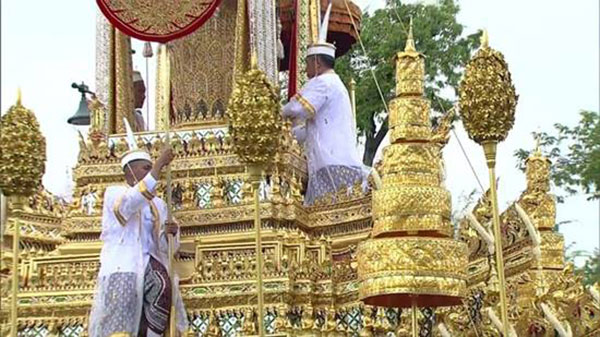 นพ.ประสิทธิ์ ผู้ประคองพระบรมโกศ