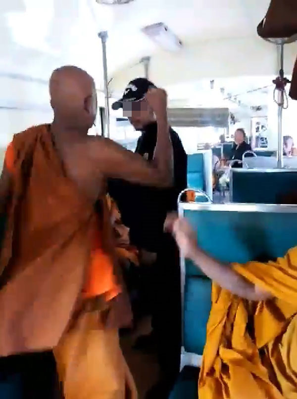 คลิปพระต่อยหน้าคนบนรถไฟ