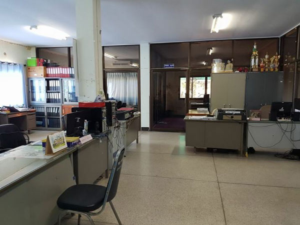 แฉภาพข้าราชการหนีกลับบ้านเกลี้ยงตอนบ่ายสอง