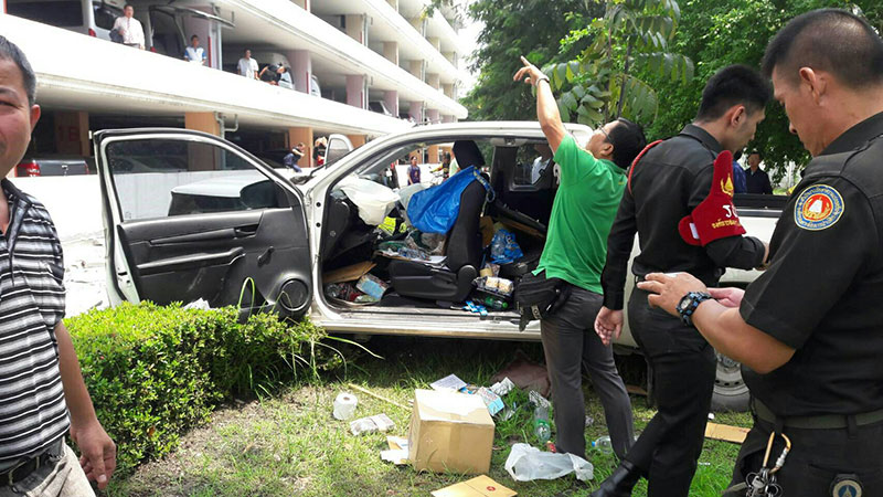 รถตกตึก