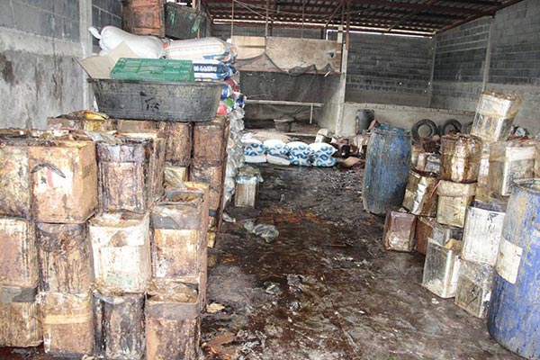 บุกทลายโรงต้มปลาร้า