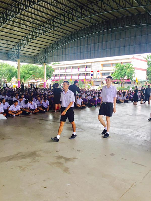 รด.ช่วยคนเป็นลมที่รางรถไฟ