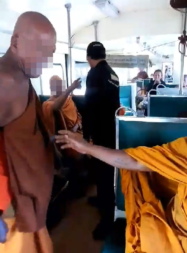 คลิปพระต่อยหน้าคนบนรถไฟ