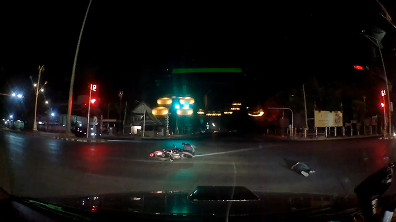 มอเตอร์ไซค์ล้ม