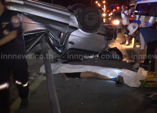 รถตู้แดนซ์เซอร์พลิกคว่ำชนเสาไฟ ดับ 3 ศพ เจ็บอีก 6 ราย