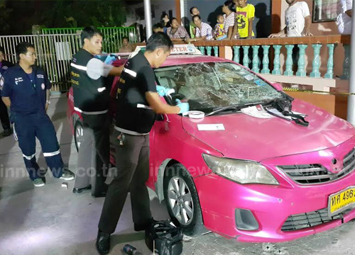 เร่งล่าแท็กซี่ขับรถชนตำรวจ ก่อนแย่งปืนยิงผัวเมียดับ 2 ศพ 