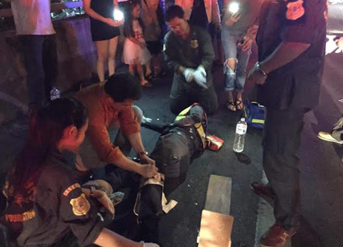 เก๋งซิ่งทางด่วนพุ่งชนมอเตอร์ไซค์ตำรวจ