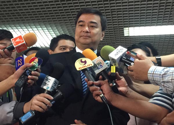 อภิสิทธิ์ ยันไม่ยุ่งปมพักงาน ม.ร.ว.สุขุมพันธุ์