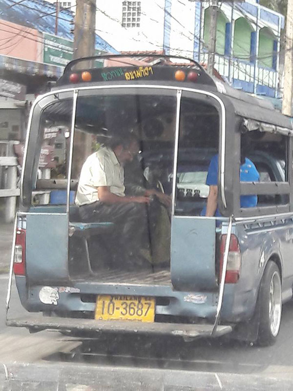 จิมมี่ ชวาลา บริจาคเงิน