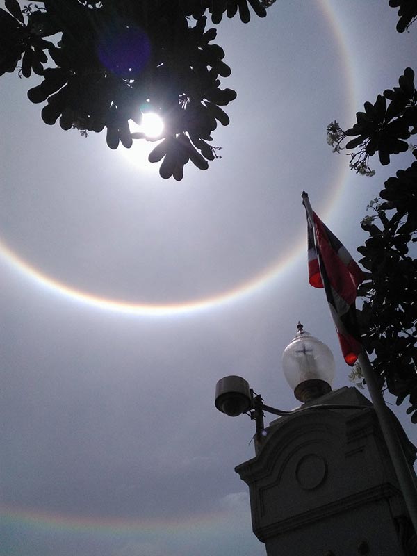 พระอาทิตย์ทรงกลด