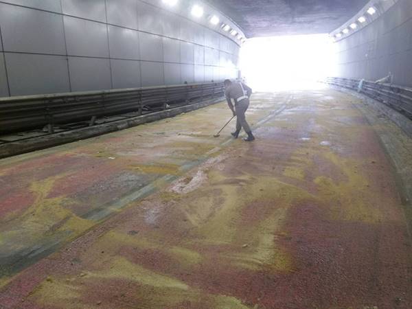 รถชนในอุโมงค์ดินแดง