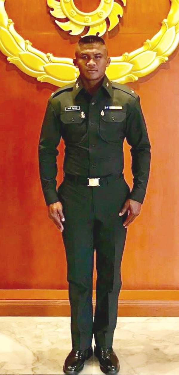 บัวขาว ประดับยศเป็น ร้อยตรี