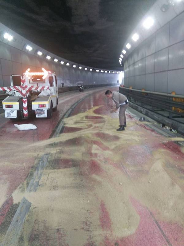 รถชนในอุโมงค์ดินแดง