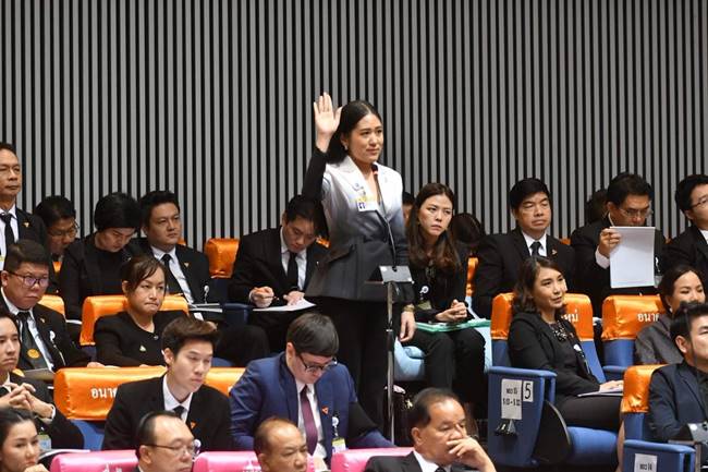 ศรีสุวรรณ ยื่น ป.ป.ช. สอบ ช่อ พรรณิการ์