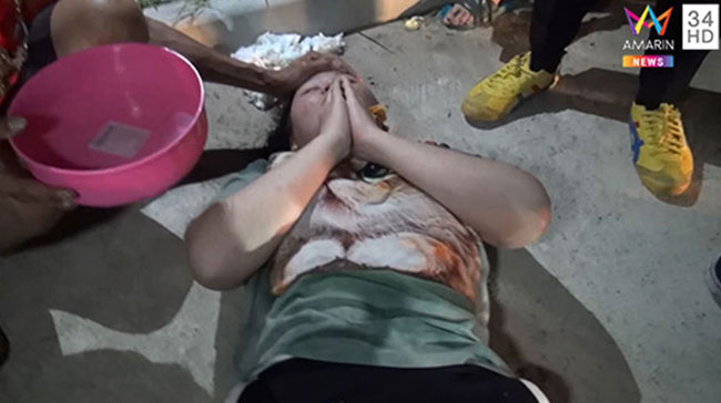 สาวถูกผีเข้า