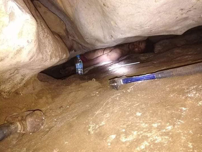 คนติดถ้ำ