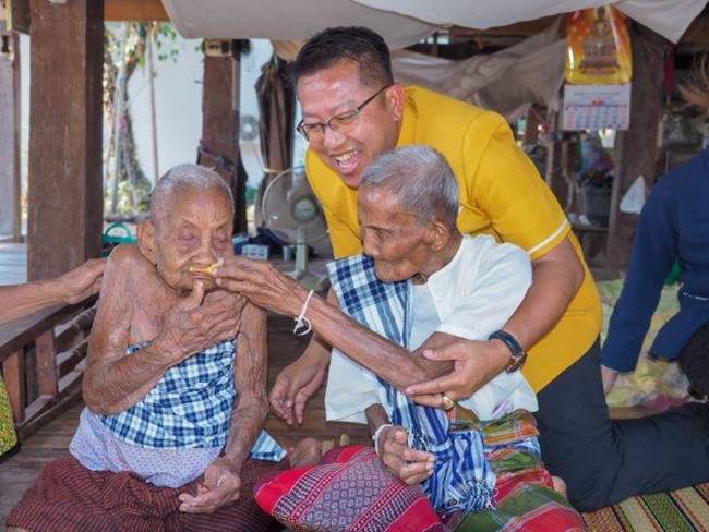 คู่รักสูงวัย