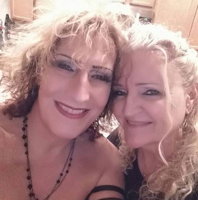 คู่รักหญิงกับหญิง